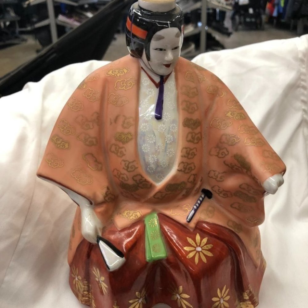 (Sumo) Rikishi wearing his Yucata, Hand Painted in Japan , Japanese Porcelain